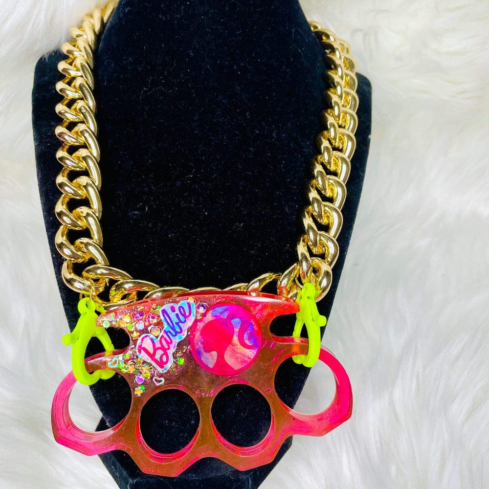 COPY - COPY - Barbie necklace